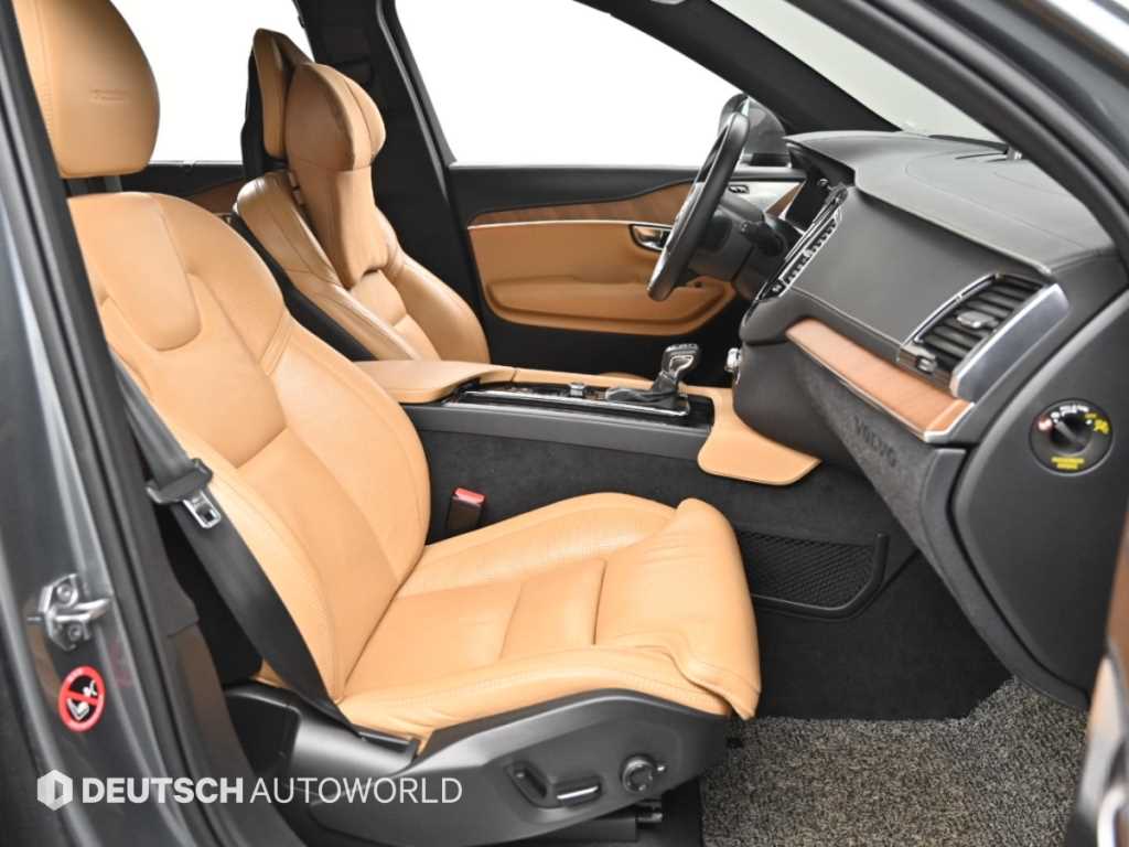 Volvo XC90 — photo 10