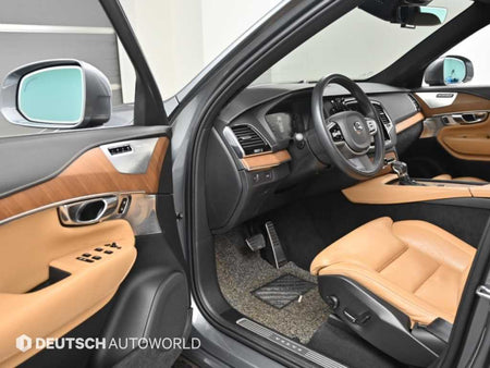 Volvo XC90 — photo 11