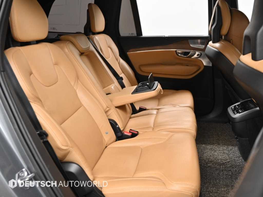 Volvo XC90 — photo 12