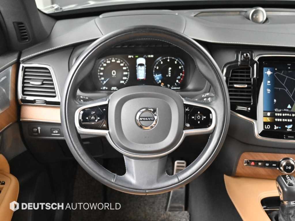 Volvo XC90 — photo 13