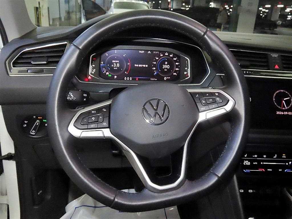 Volkswagen Tiguan — photo 08
