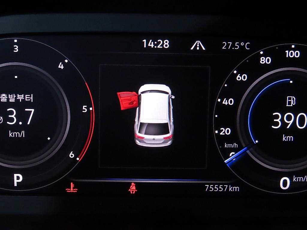 Volkswagen Tiguan — photo 09