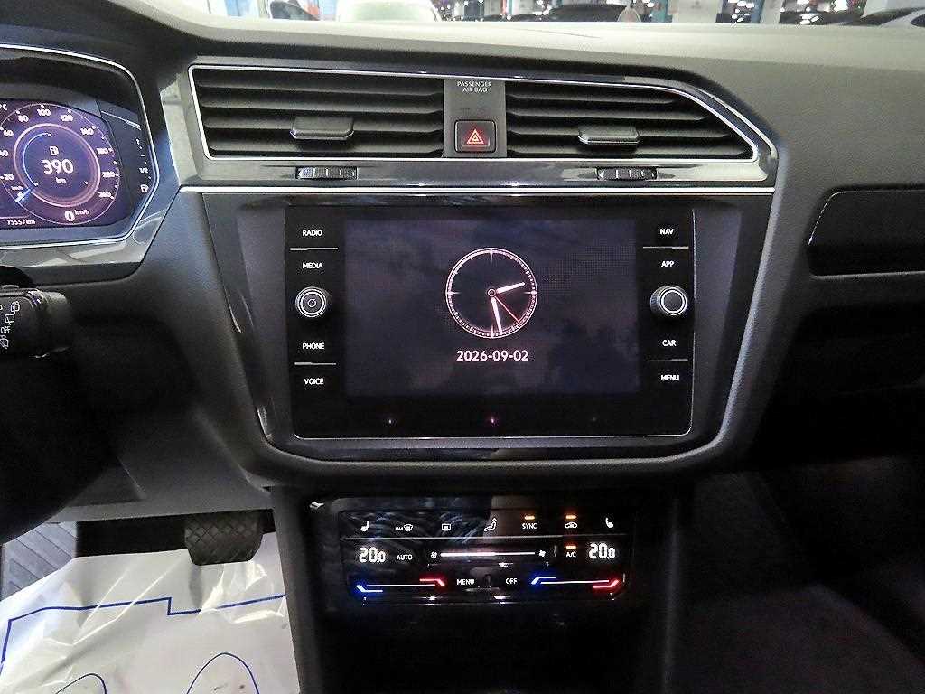 Volkswagen Tiguan — photo 11