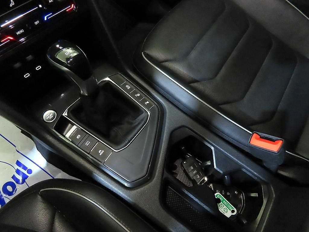 Volkswagen Tiguan — photo 12
