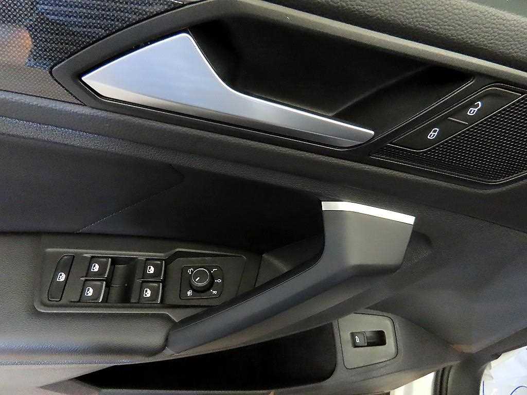 Volkswagen Tiguan — photo 13