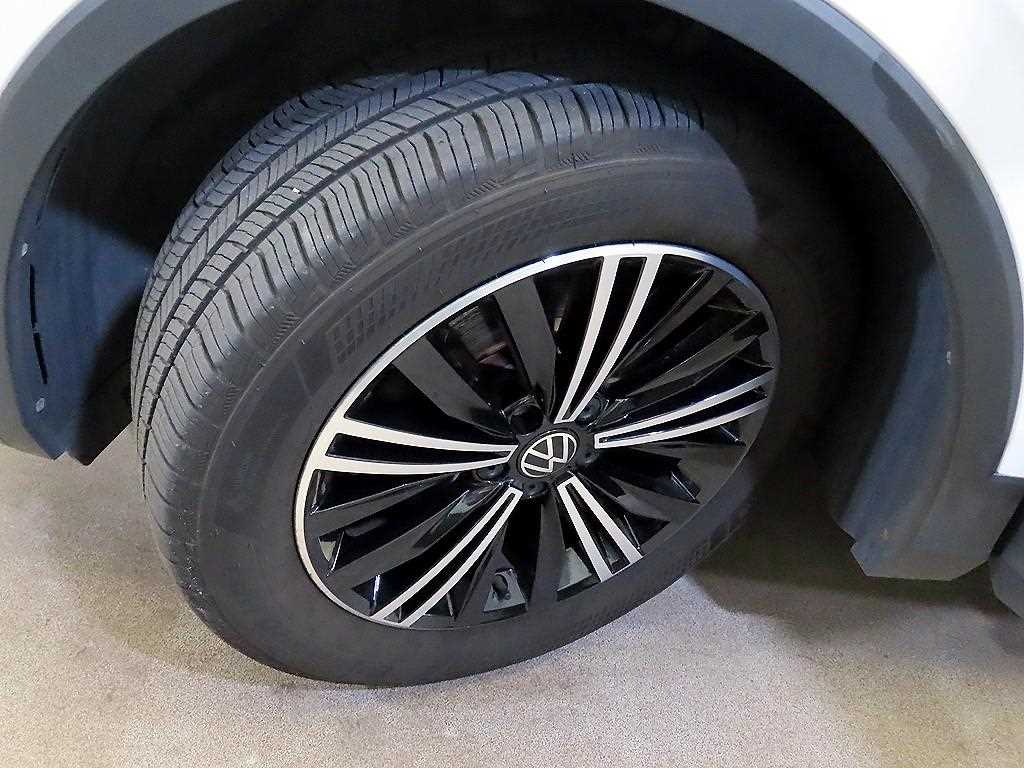Volkswagen Tiguan — photo 20