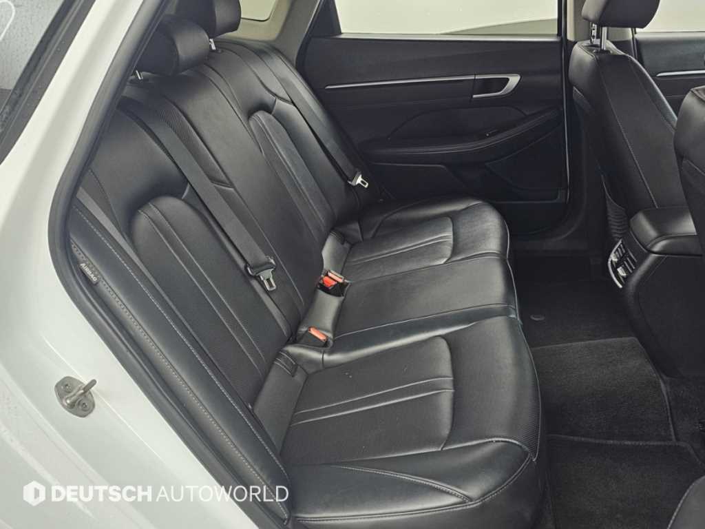 Hyundai Sonata — photo 12