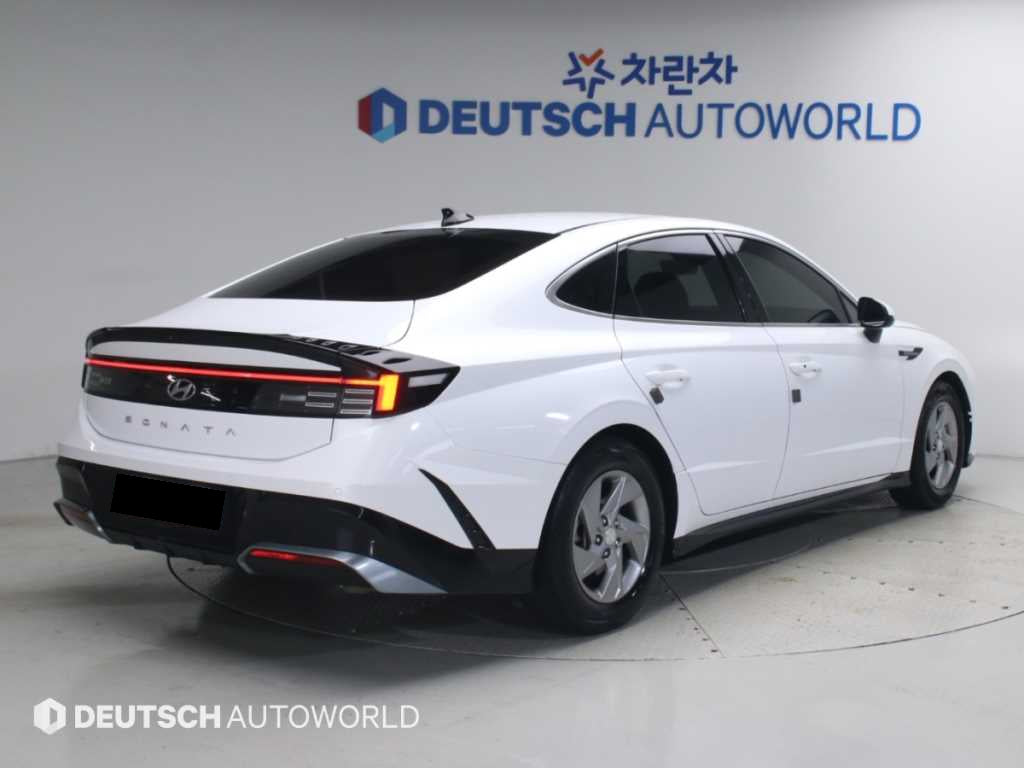 Hyundai Sonata — photo 02