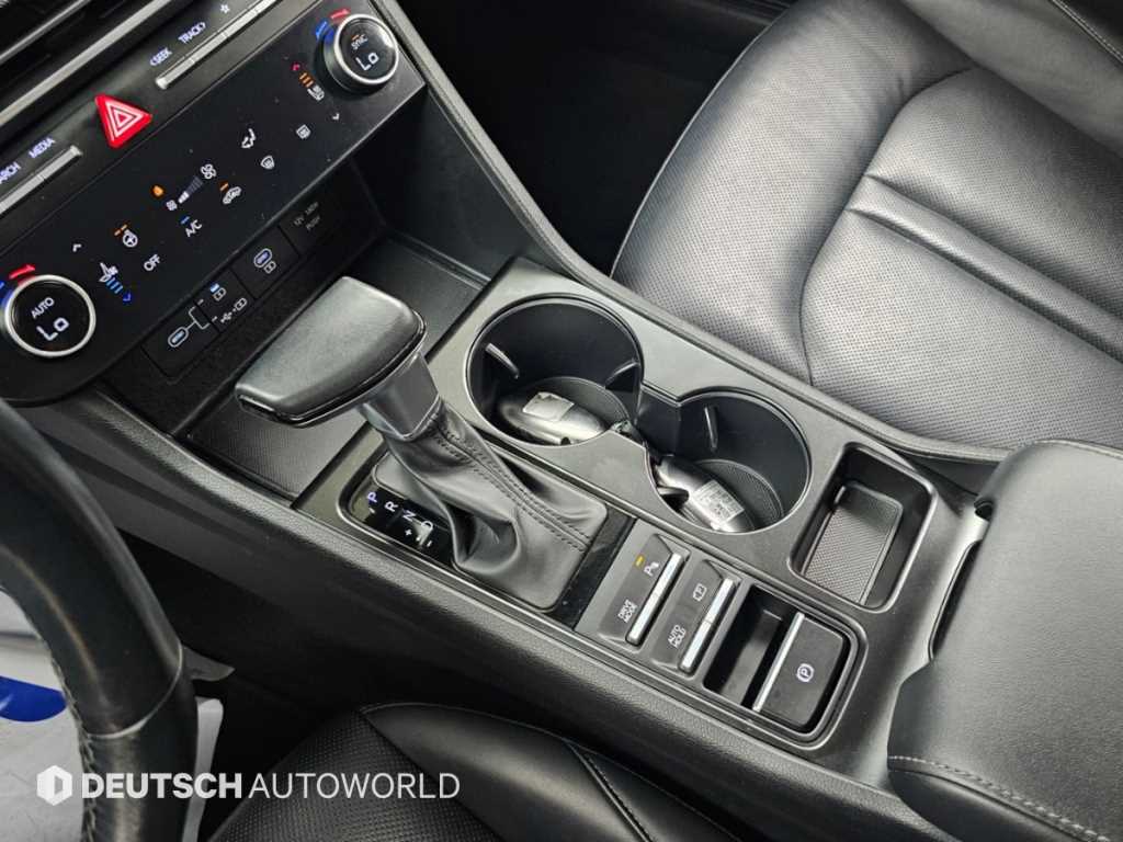 Hyundai Sonata — photo 09
