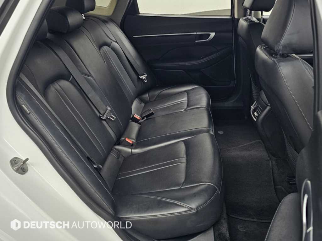 Hyundai Sonata — photo 12