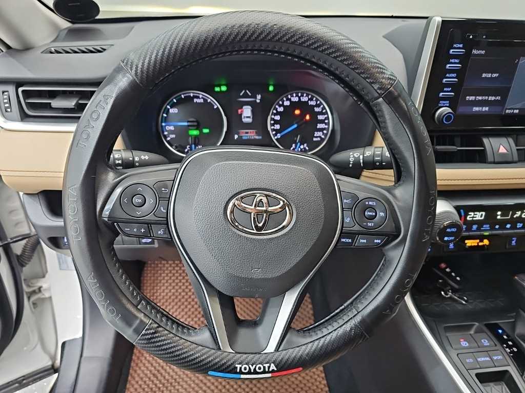 Toyota RAV4 — photo 09
