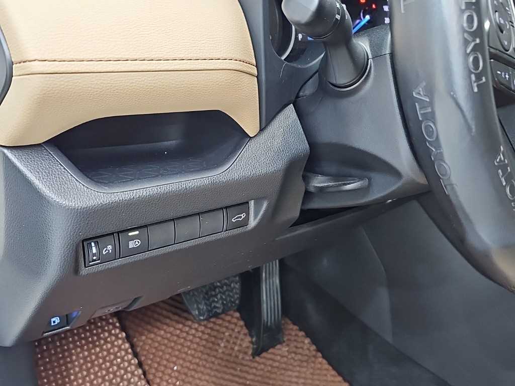 Toyota RAV4 — photo 17