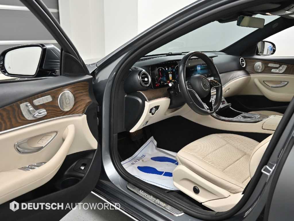 Mercedes-Benz E-Class — photo 01