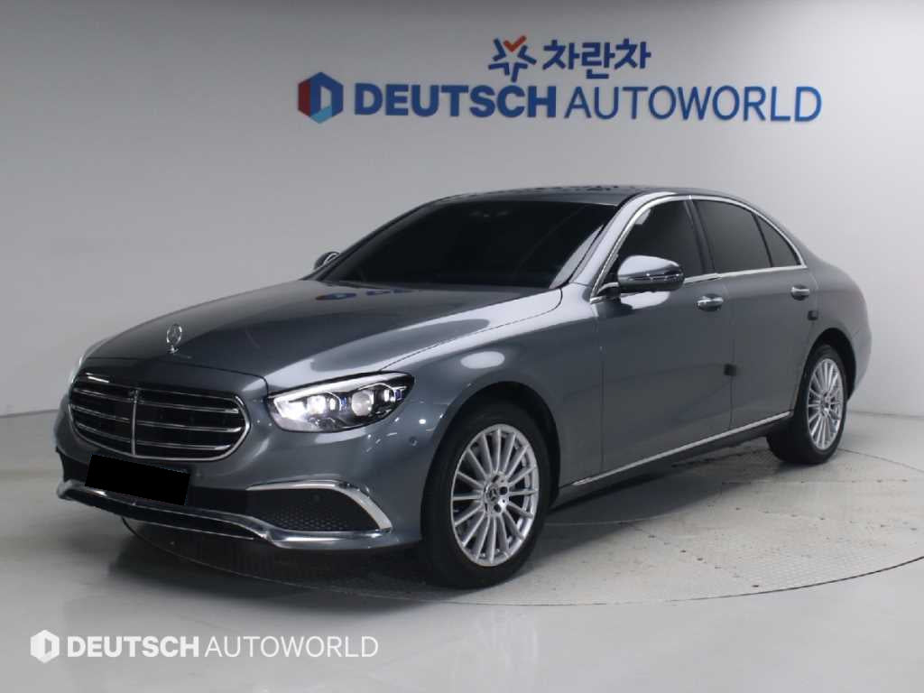 Mercedes-Benz E-Class — photo 02