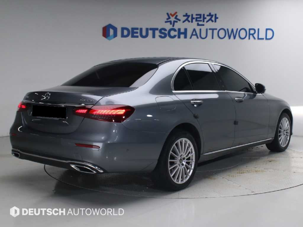 Mercedes-Benz E-Class — photo 03