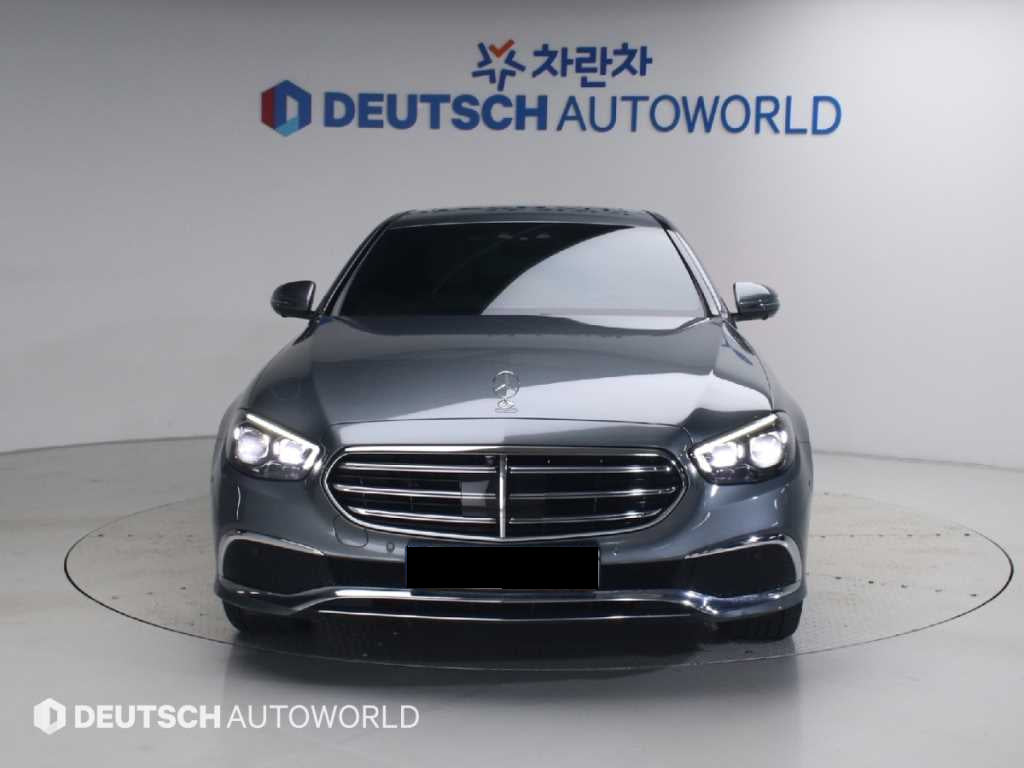 Mercedes-Benz E-Class — photo 04