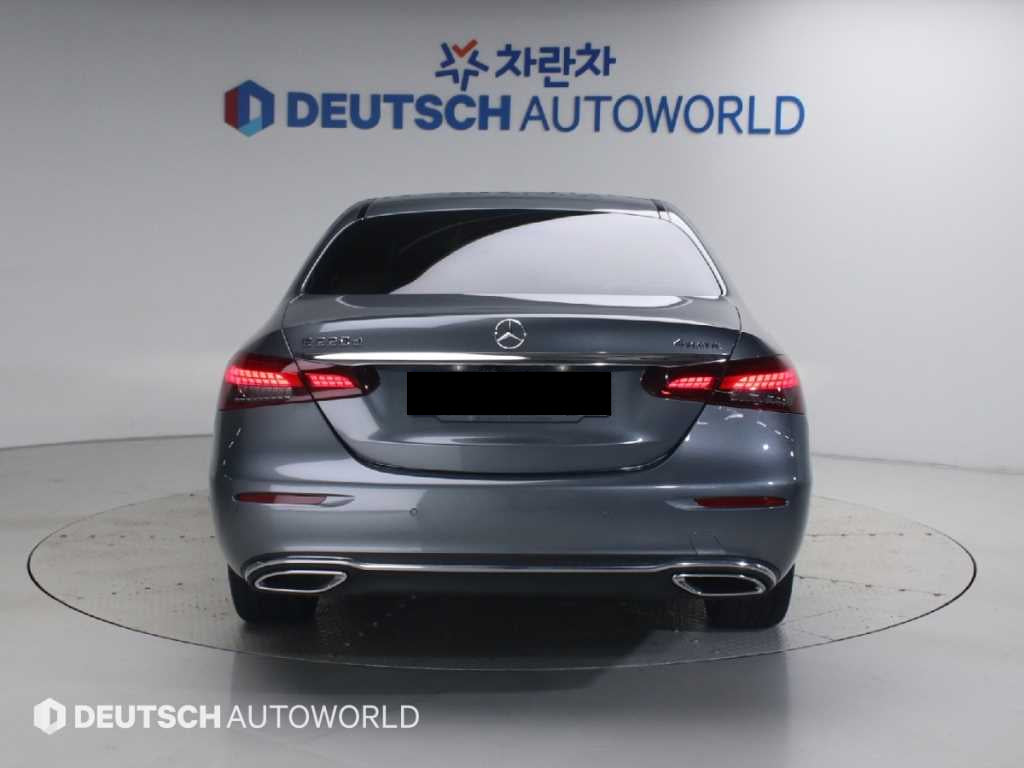Mercedes-Benz E-Class — photo 05