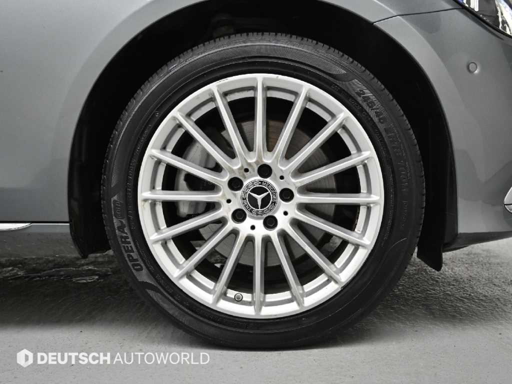 Mercedes-Benz E-Class — photo 06