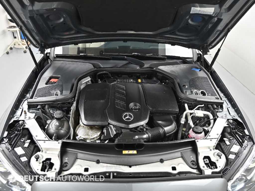 Mercedes-Benz E-Class — photo 07