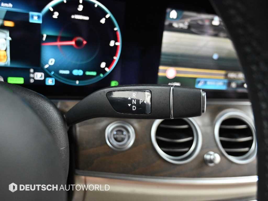 Mercedes-Benz E-Class — photo 10
