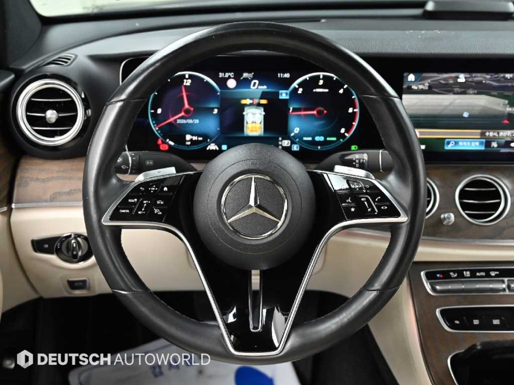 Mercedes-Benz E-Class — photo 13