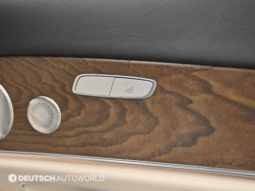 Mercedes-Benz E-Class — photo 16