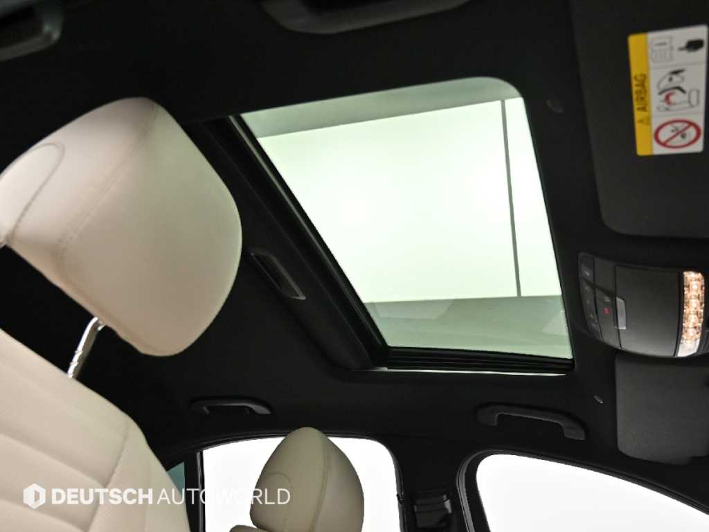 Mercedes-Benz E-Class — photo 18