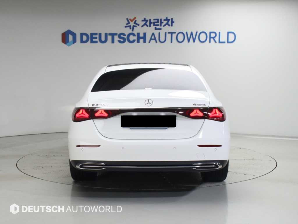 Mercedes-Benz E-Class — photo 04