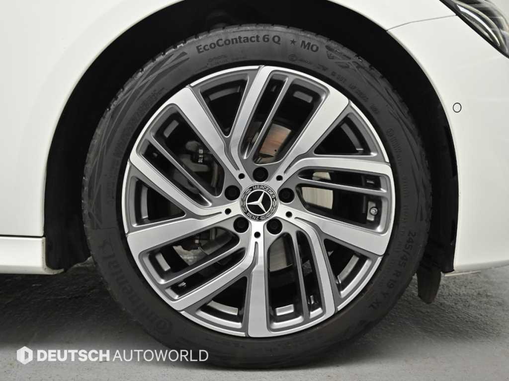 Mercedes-Benz E-Class — photo 05