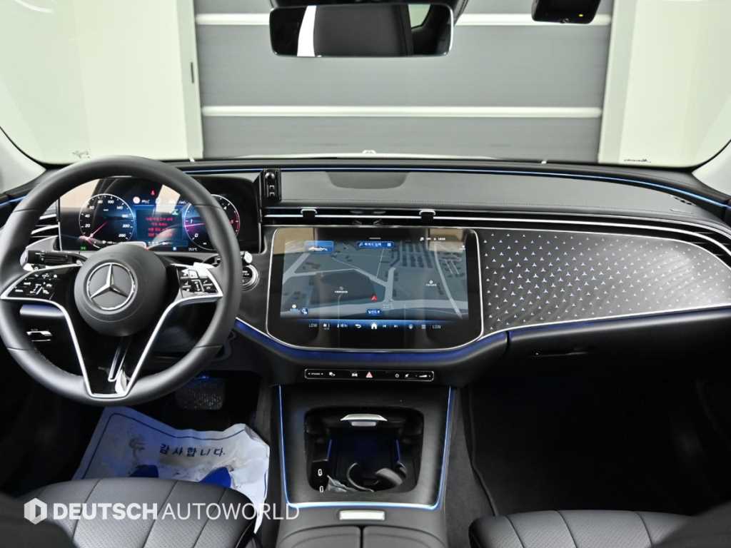 Mercedes-Benz E-Class — photo 07