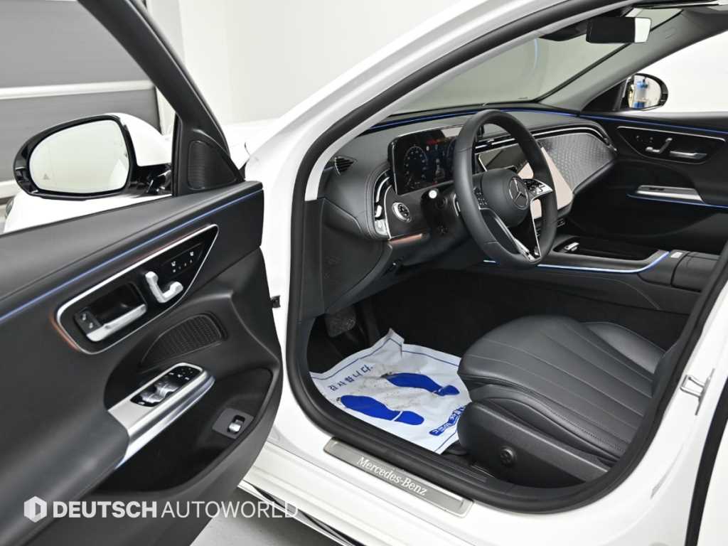 Mercedes-Benz E-Class — photo 11