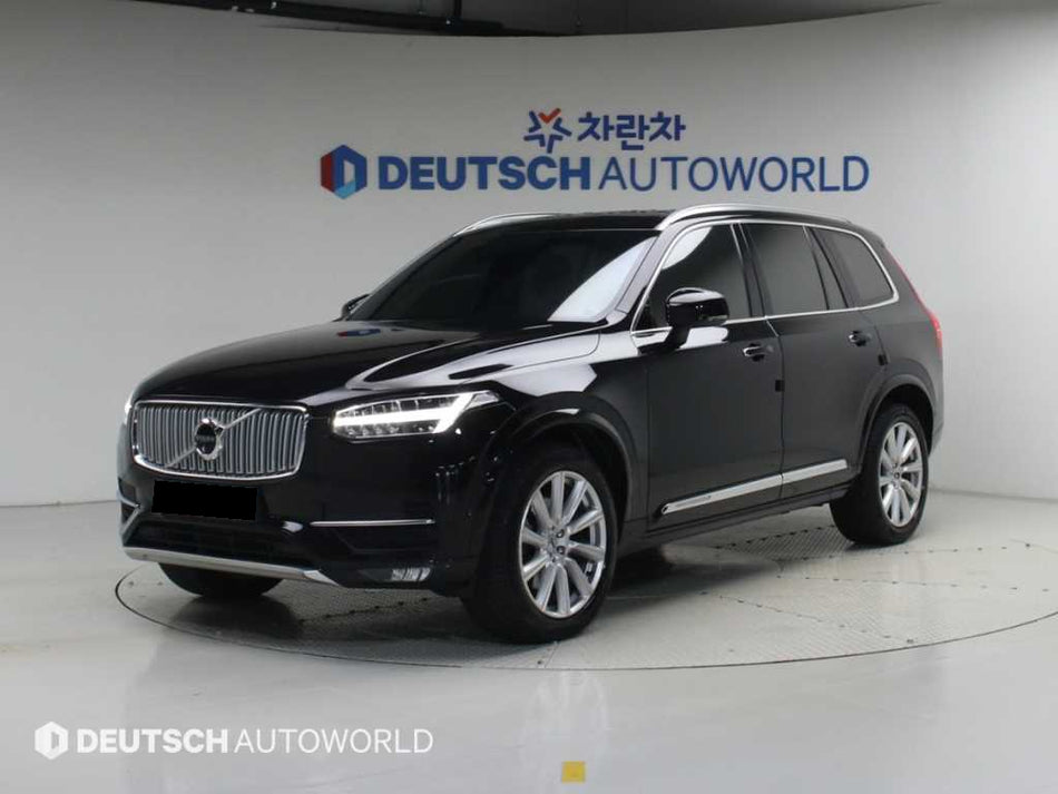 Volvo XC90 — photo 01