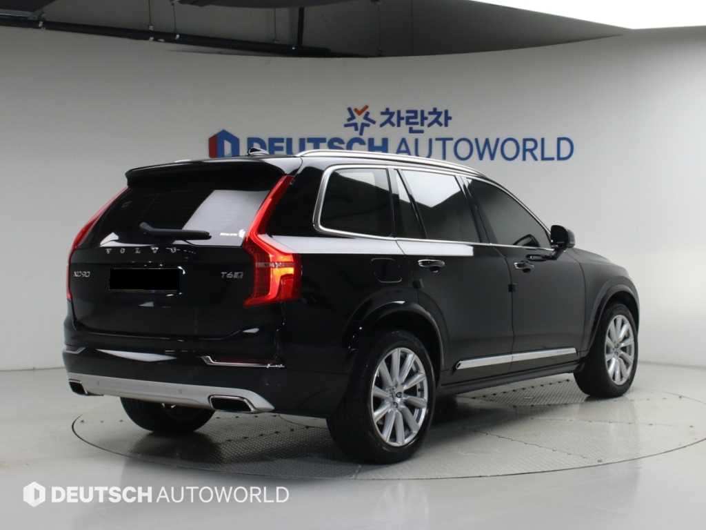 Volvo XC90 — photo 02