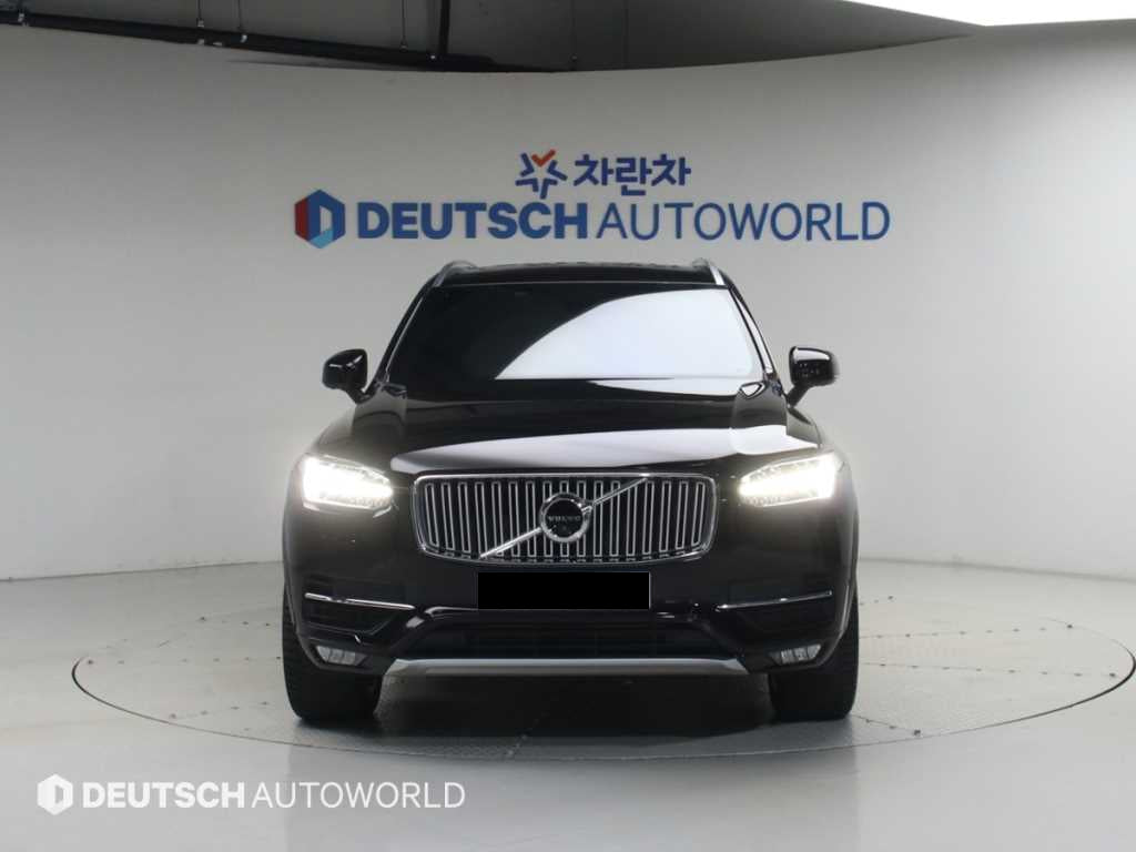 Volvo XC90 — photo 03