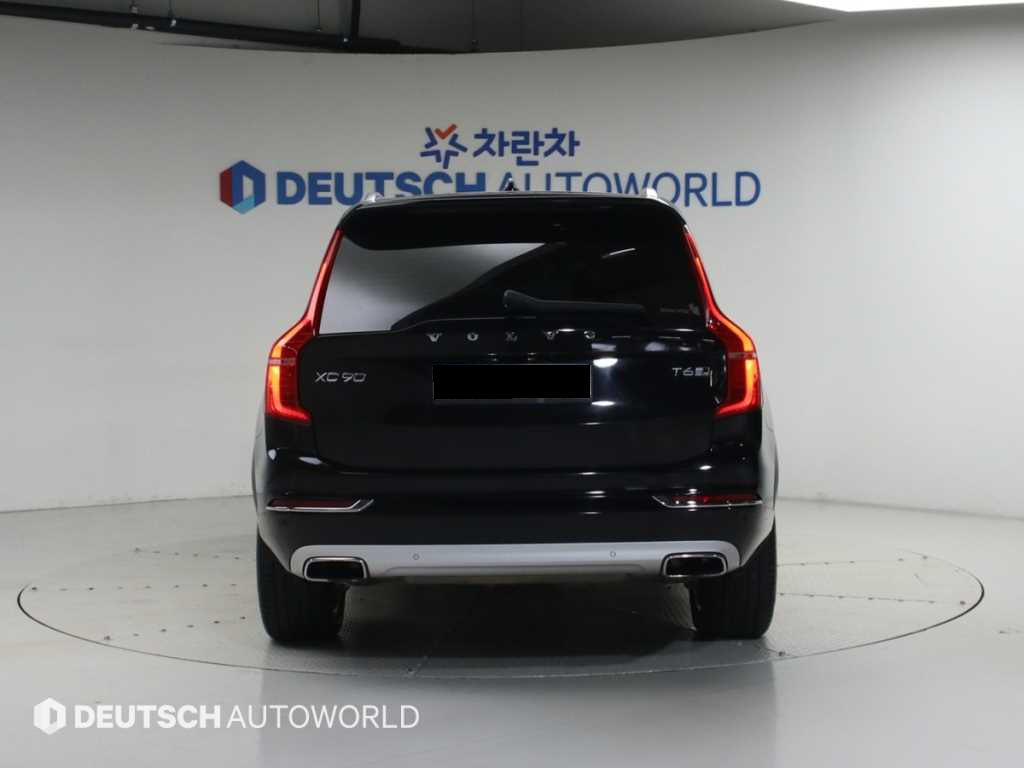 Volvo XC90 — photo 04