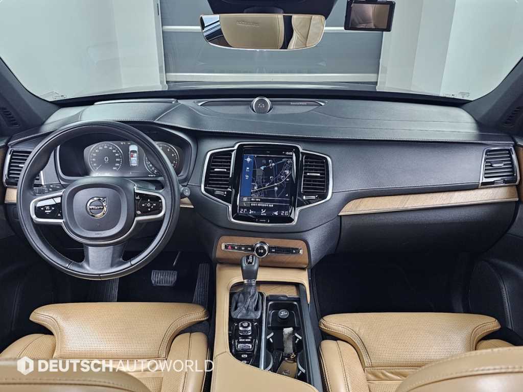 Volvo XC90 — photo 07
