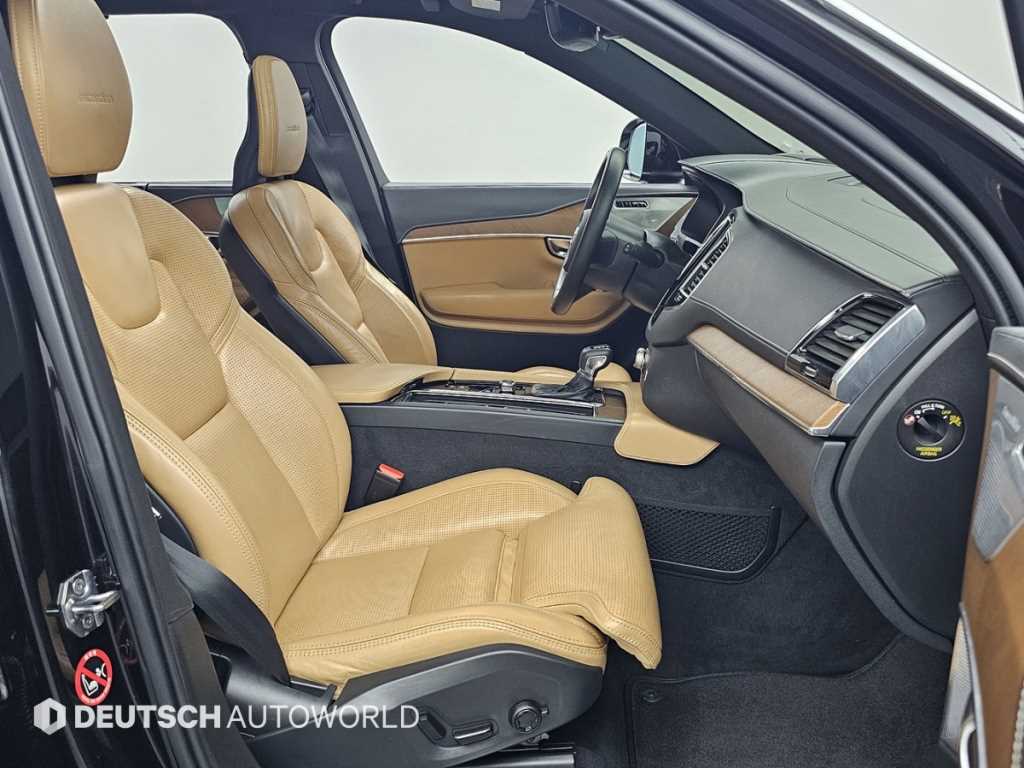 Volvo XC90 — photo 10