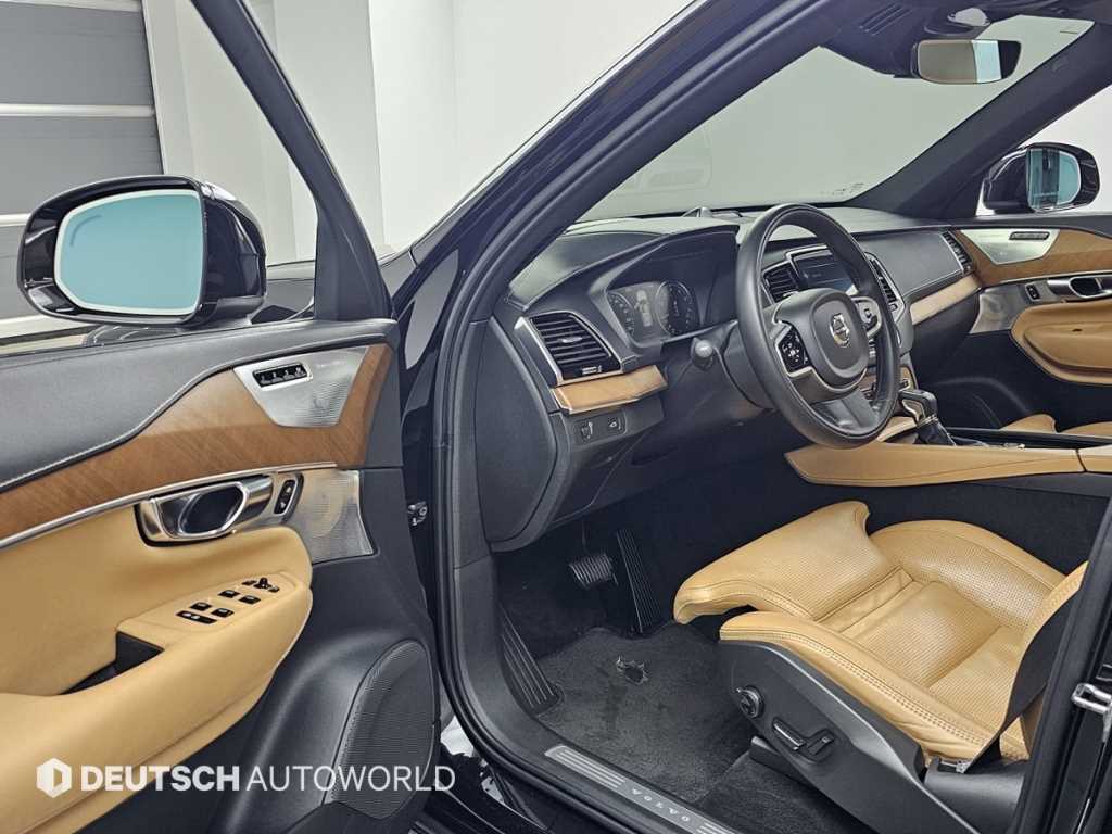 Volvo XC90 — photo 11