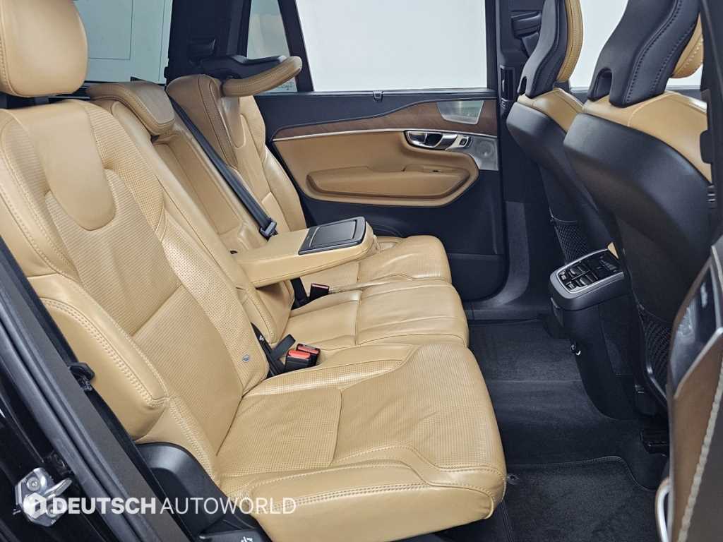 Volvo XC90 — photo 12