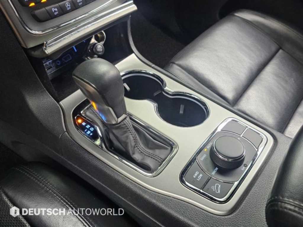 Jeep Cherokee — photo 09