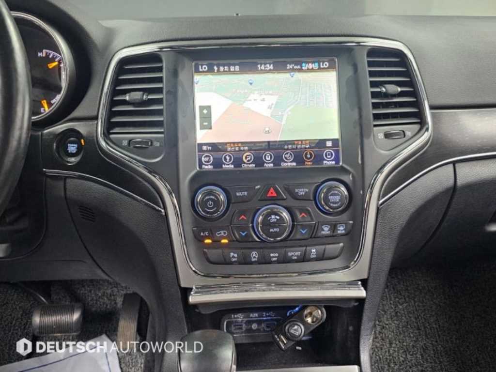 Jeep Cherokee — photo 14