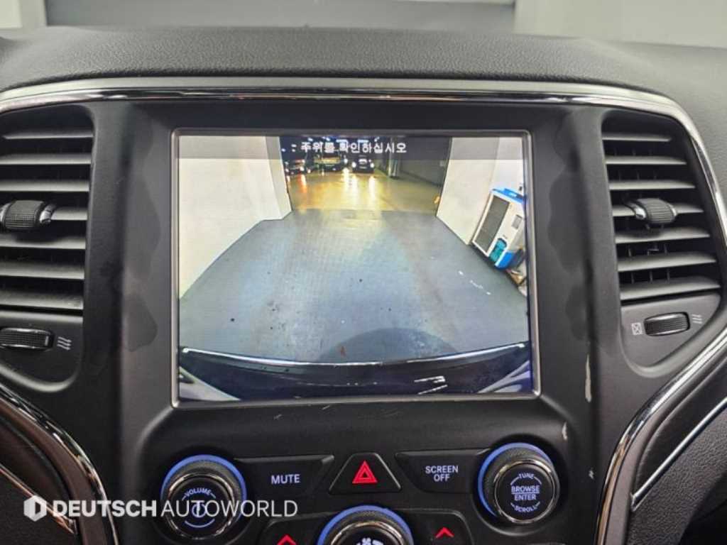 Jeep Cherokee — photo 15