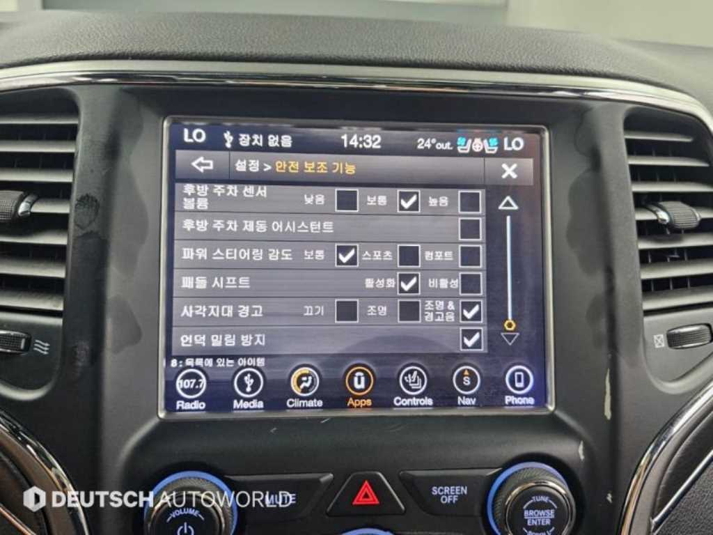 Jeep Cherokee — photo 17