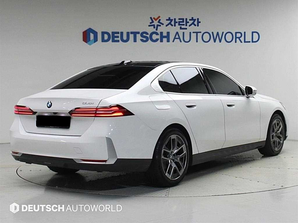 BMW 5-Series — photo 02