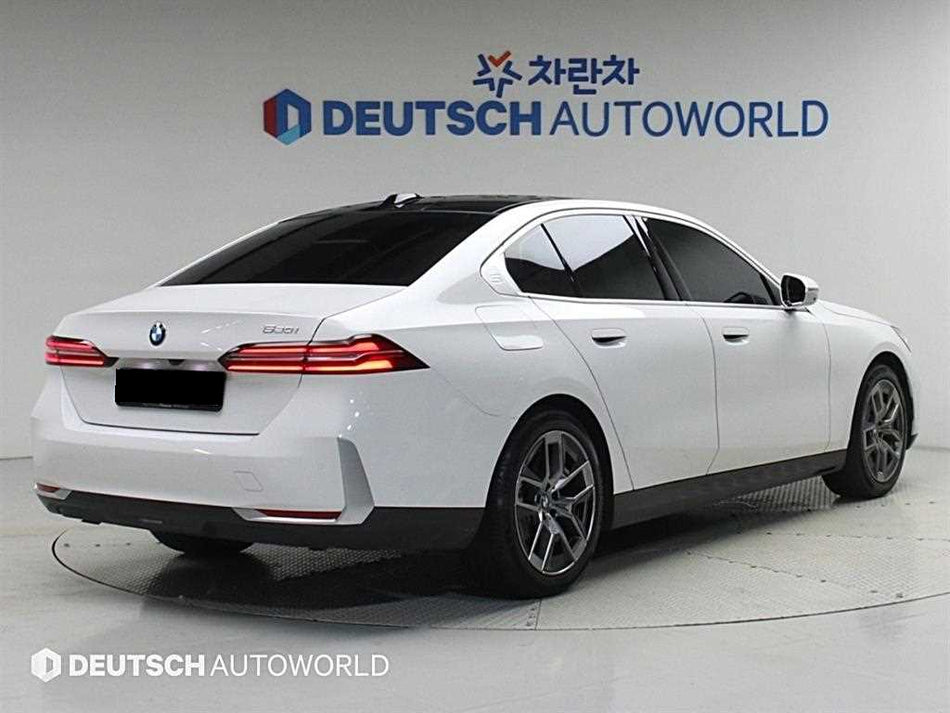 BMW 5-Series — photo 02
