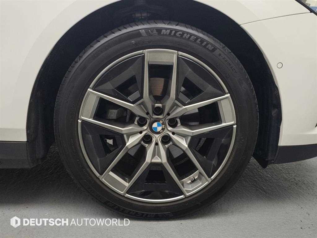 BMW 5-Series — photo 05