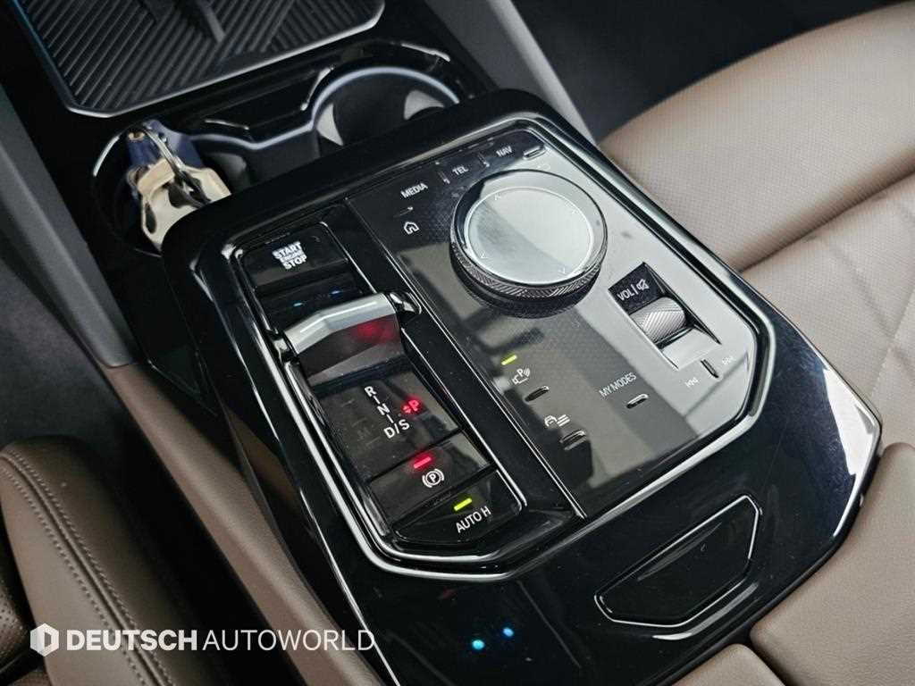 BMW 5-Series — photo 09