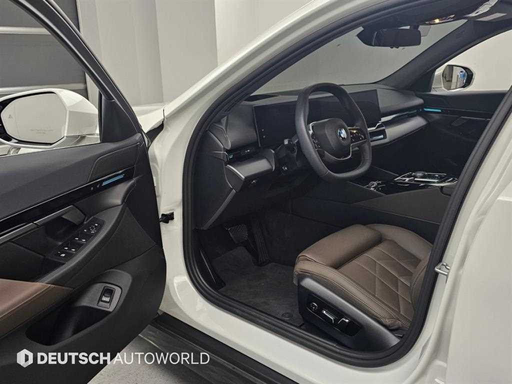 BMW 5-Series — photo 11