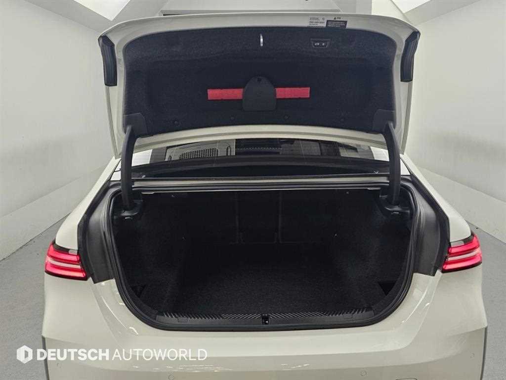 BMW 5-Series — photo 19