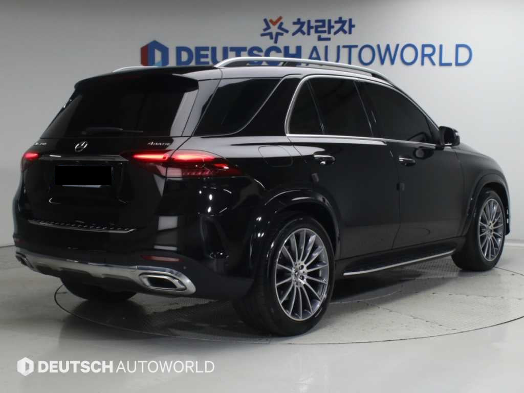Mercedes-Benz GLE-Class — photo 02